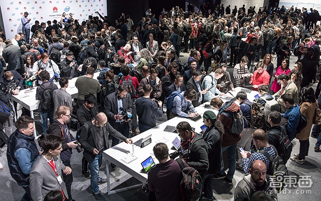 华为打响MWC头炮!发布全球首款全面屏笔记本与5G商用芯片