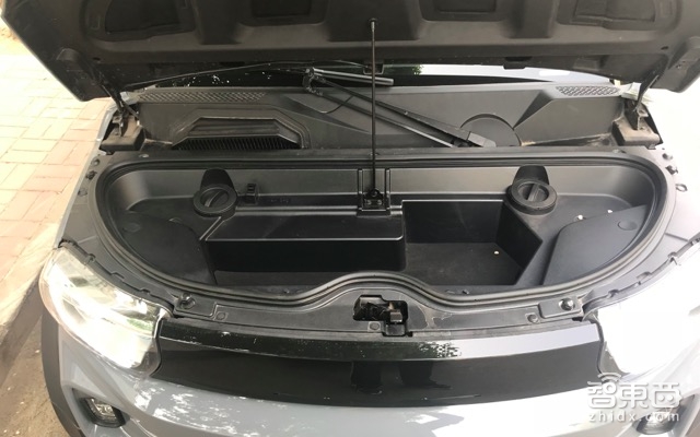 试驾“玩具车”LITE：售价10万比跑车拉风 一个车位能停仨！