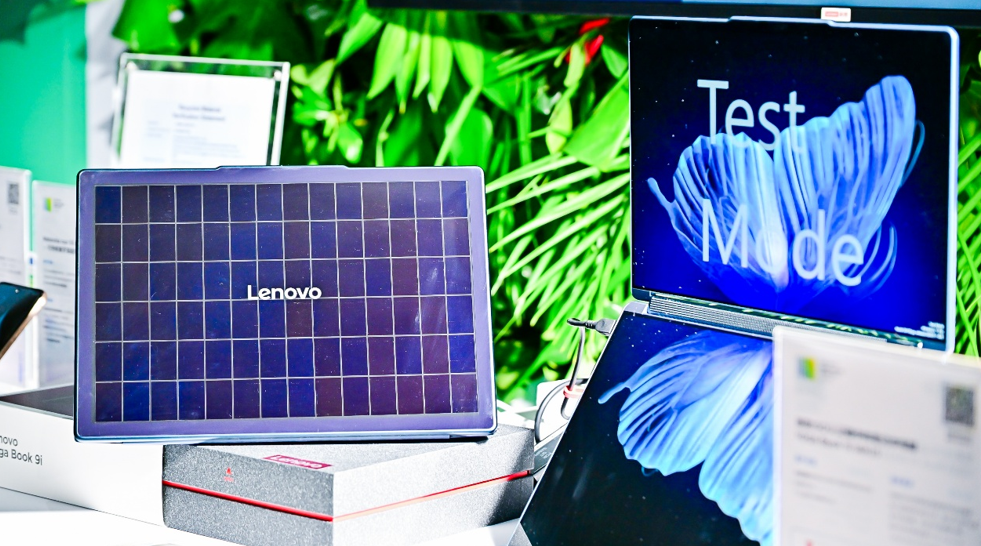 聯(lián)想一口氣秀出200多項技術(shù)產(chǎn)品，數(shù)十個智能體同臺，還有太陽能PC和4D游戲本
