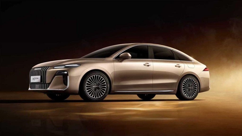 10万级混动轿车新搅局者!荣威M7 DMH以9.78万起预售