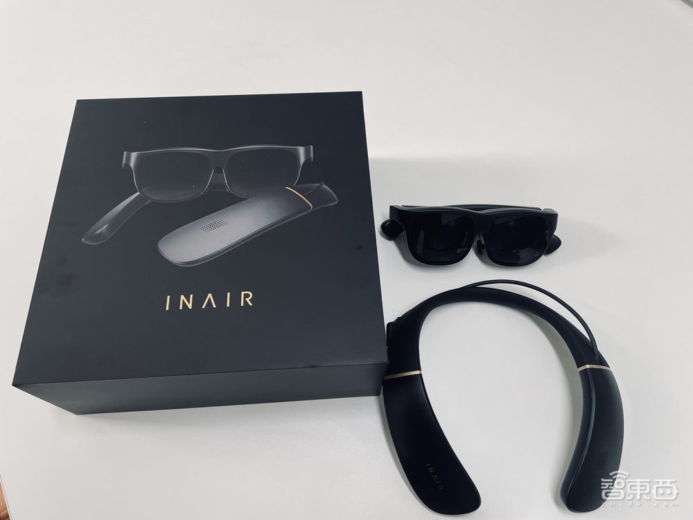 清华系创业新势力！把大模型塞进AR眼镜，高铁上能用10块大屏办公