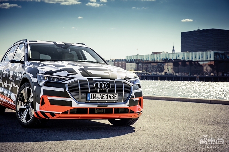 全球首款无后视镜汽车!奥迪纯电e-tron发布,外形套娃Q8