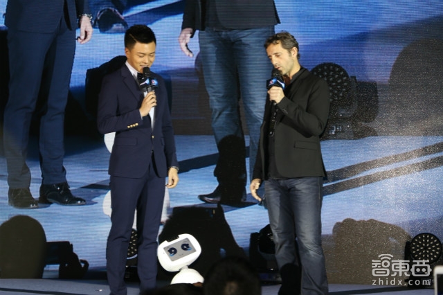 奥飞联手图灵 推儿童机器人新品“乐迪”、“嘉佳”