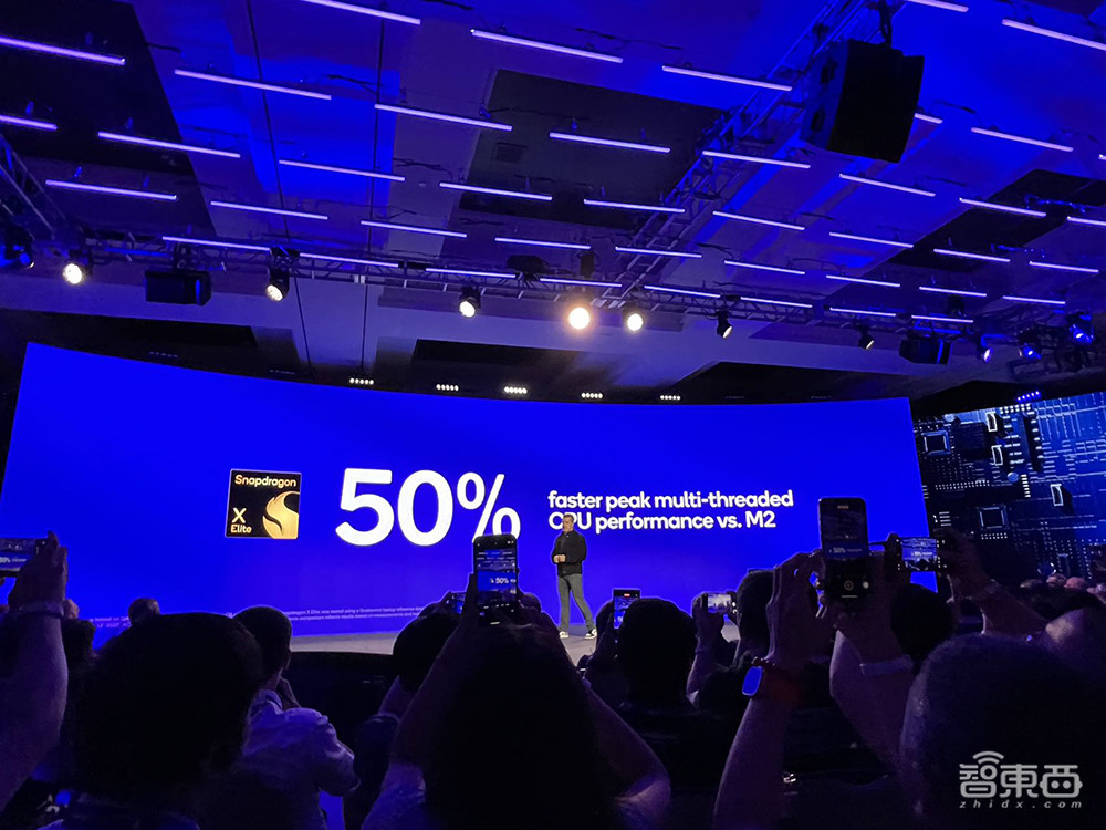 高通甩出最强芯片三件套!手机跑100亿参数大模型,PC芯片逆袭苹果英特尔