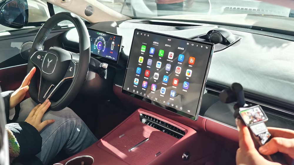 岚图追光L 27.99万元起卖!搭载“华为全家桶”,满油满电能跑1400公里