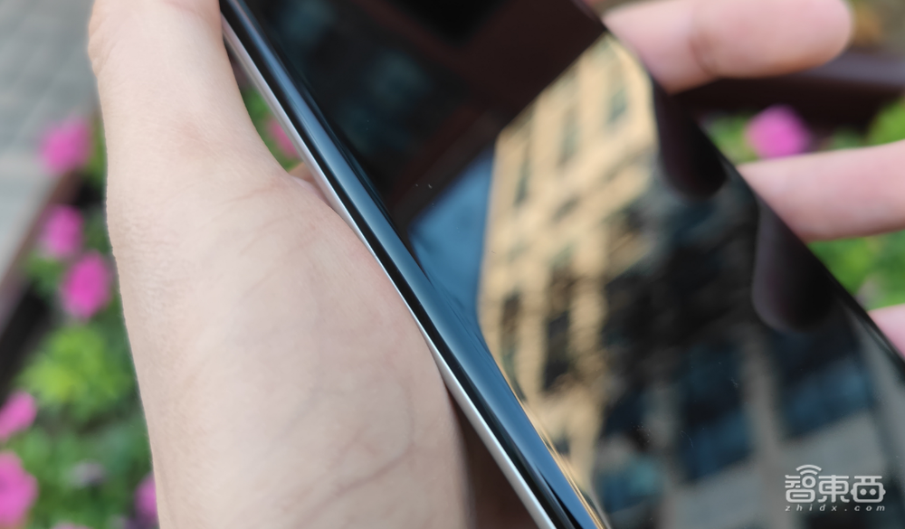 realme数字旗舰首次回国,首发体验“超大杯”,屏幕、拍照亮眼