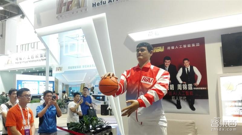 擎天柱、机械蛇、仿生蝙蝠，一大波奇葩机器人来袭！