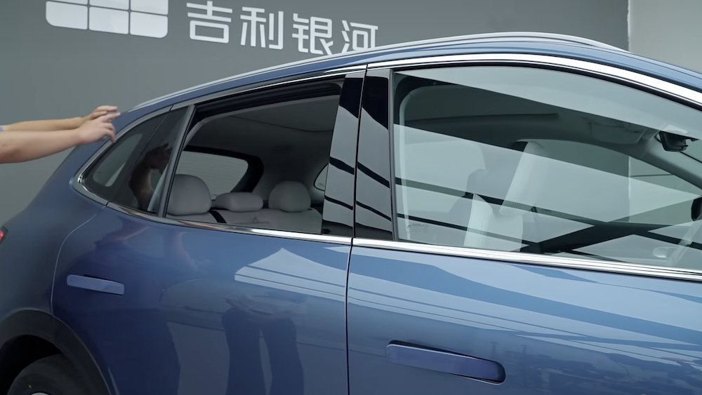 吉利银河新款E5上市!10.98万起售价不变,续航增加上车最新智驾系统