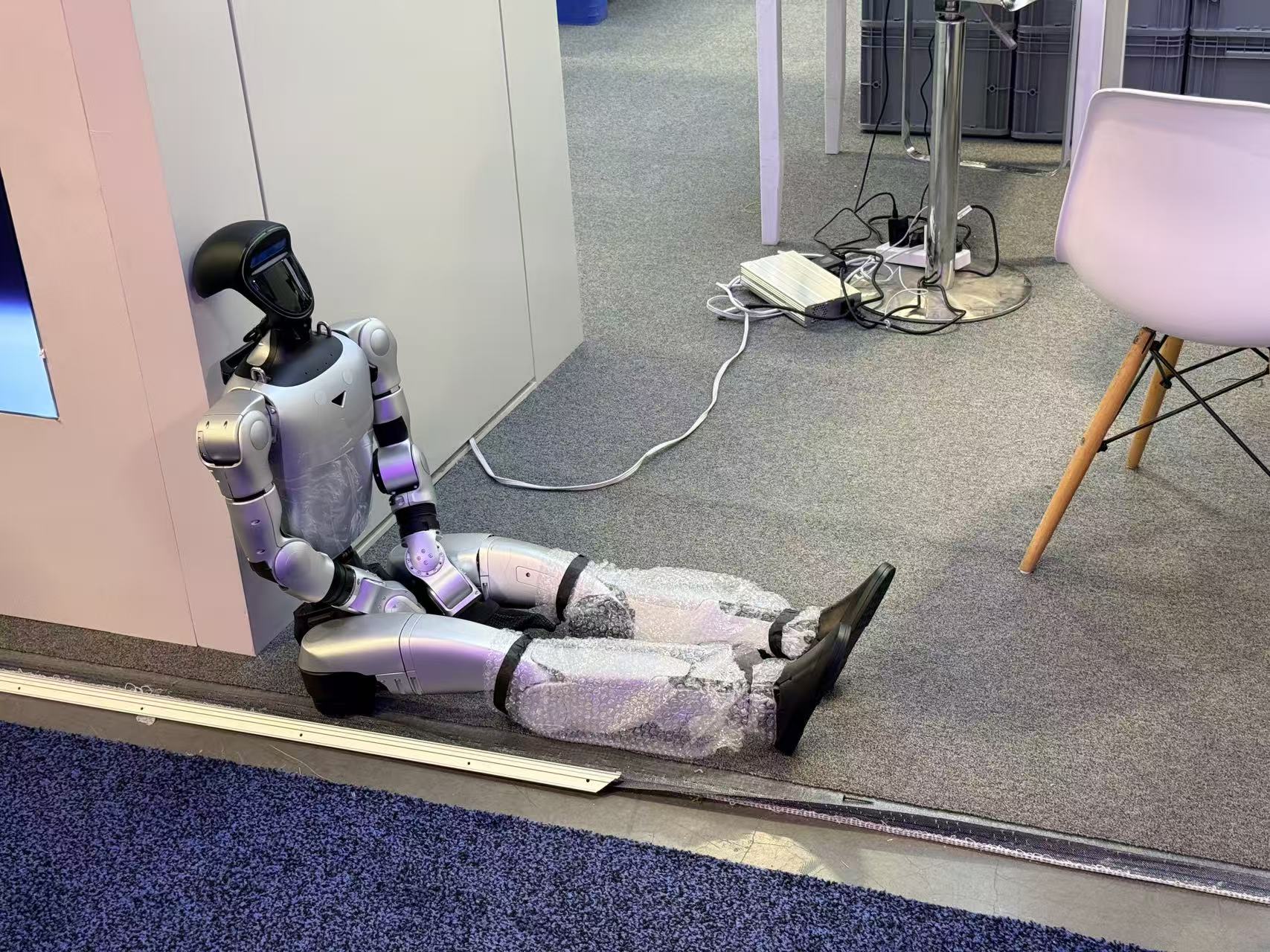 中国人形机器人霸场CES！智元宇树众擎全明星天团都来了