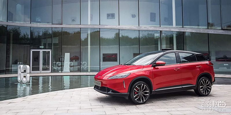 揭秘小鹏G3颜值升级：一款车漆就挑了一千个色号