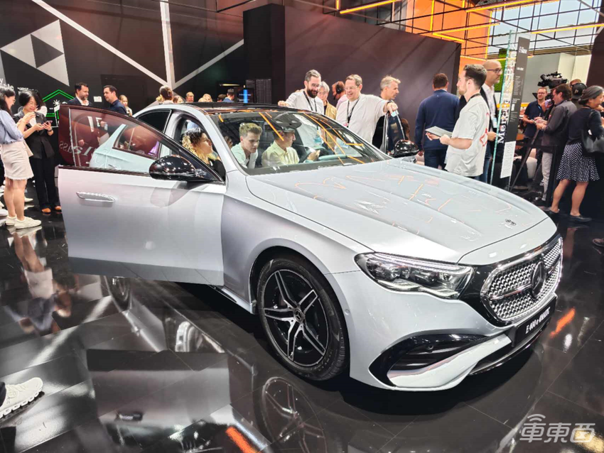 中国车德国抢风头！王传福悠闲逛展，奔驰宝马撑起欧洲车最后脸面