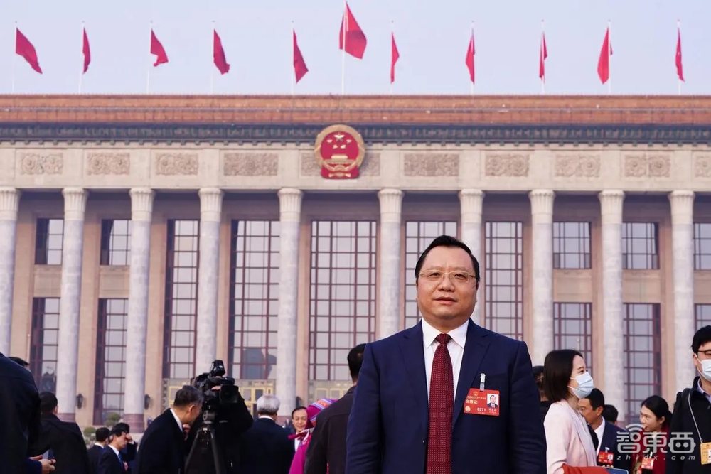 大模型火遍两会!雷军等20位代表热议AI,Sora高频出场,靳东深感受影响