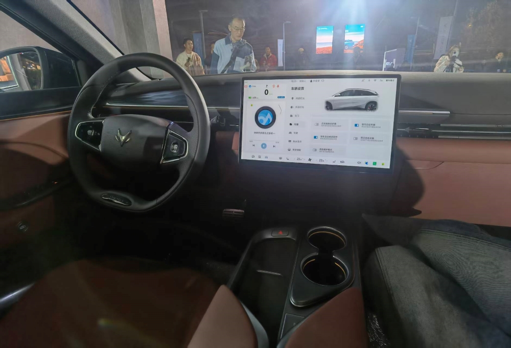 极狐全新阿尔法T5限时10.98万元开售!全球首搭骁龙8775舱驾一体芯片,支持城市NOA