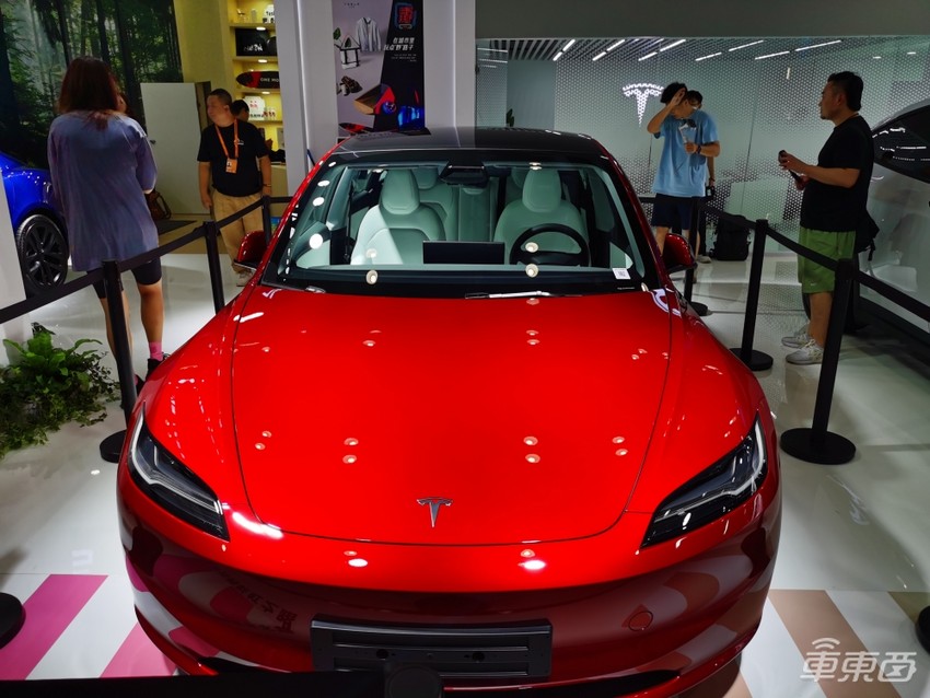 实拍特斯拉新款Model 3:升级20余处,还能成神车吗?