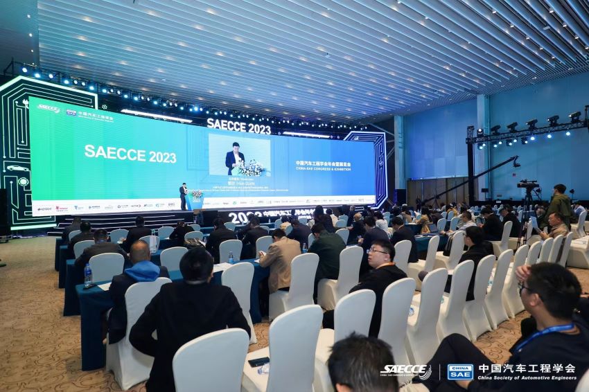 吉利智驾陈聪：数据闭环是智能驾驶行业的布局重点