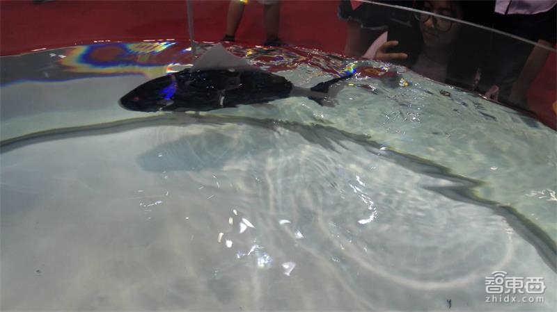 擎天柱、机械蛇、仿生蝙蝠,一大波奇葩机器人来袭!