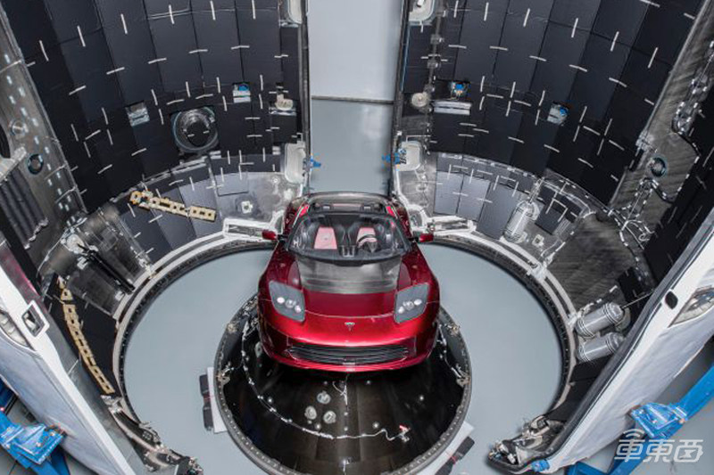 六大车企变身太空大镖客!特斯拉发射超跑,通用造月球车,克莱斯勒玩过火箭