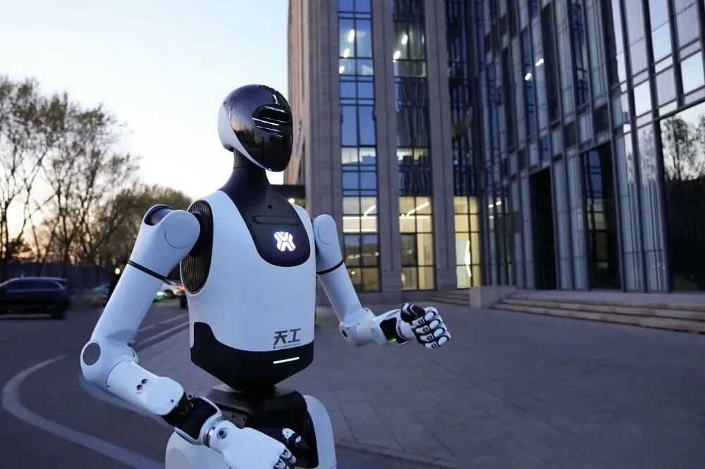 中国人形机器人霸场CES！智元宇树众擎全明星天团都来了