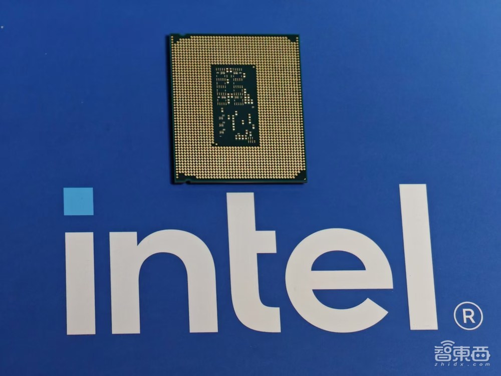 酷睿Ultra 200S首測(cè)！功耗唰唰暴降，AI塞入臺(tái)式機(jī)，英特爾這波穩(wěn)了？