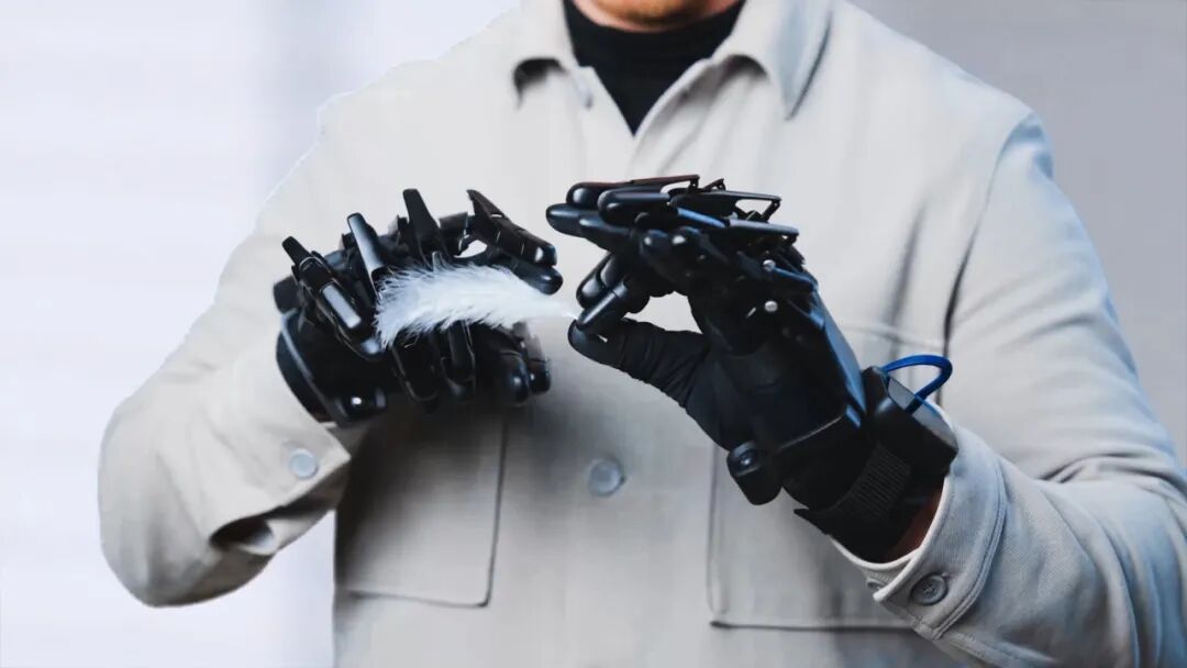 破解90%手部数据缺口,具身智能终于打通数据高精度采集到可用的壁垒