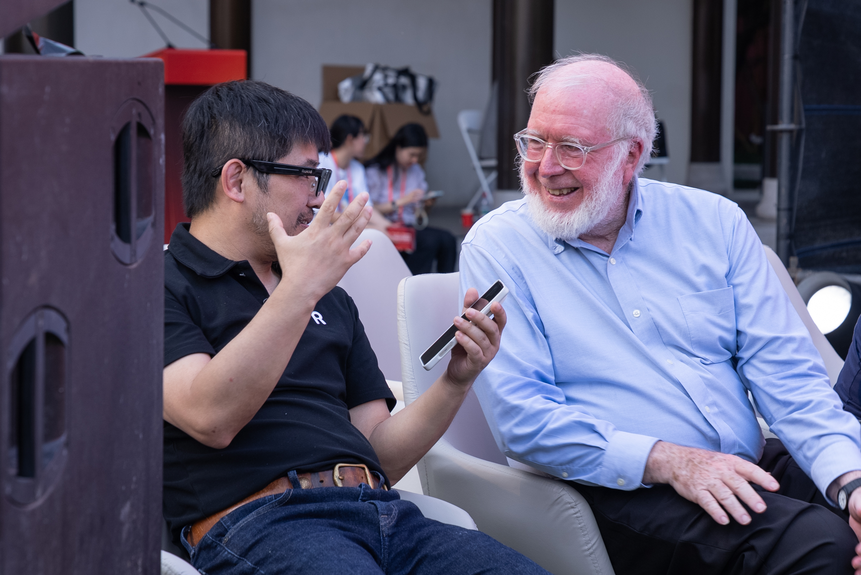 凯文·凯利现身Rokid，押注智能眼镜成“下一代iPhone”