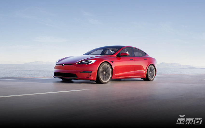 特斯拉新款Model S交付!马斯克飙车助兴,车内还装了个“PS5”