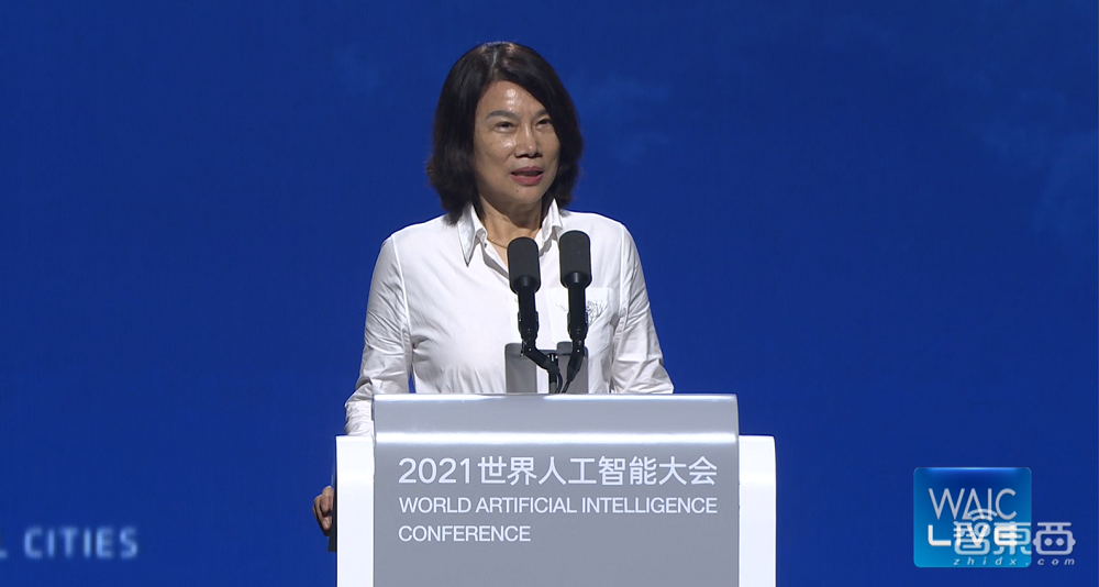 马化腾谈太空计划、李彦宏合影火星车!WAIC开幕请了4个数字人当主持