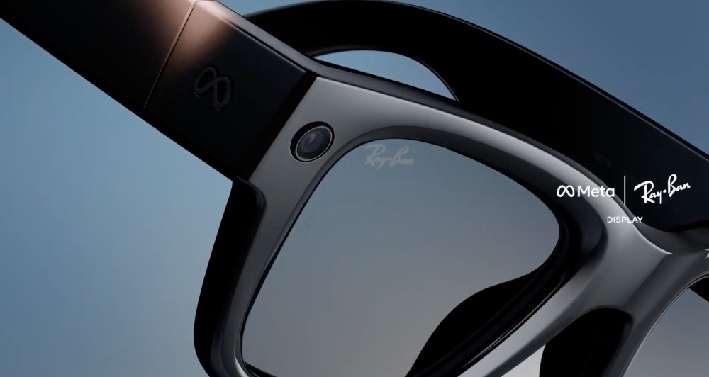 Meta“手滑”曝光4款智能眼镜，带屏、HUD导航、隔空打字腕带，售价或超5000元