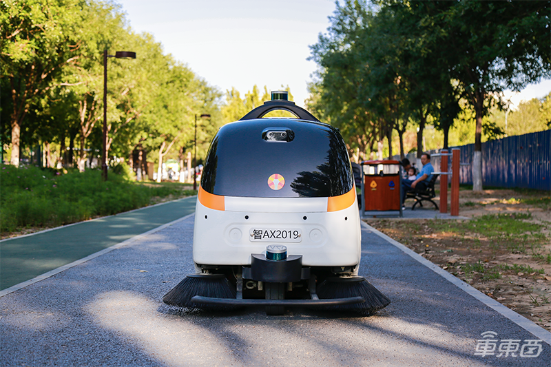 快遞小哥終結(jié)者!?真實(shí)體驗(yàn)北京三家無(wú)人配送車