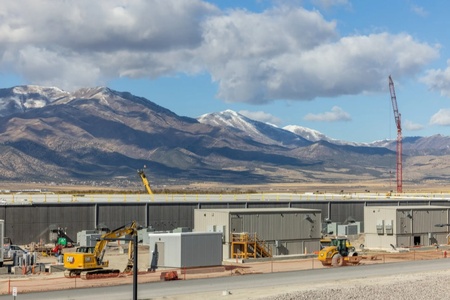 微软3500亿租算力，Meta融2000亿搞基建，解密科技巨头如何转移AI风险