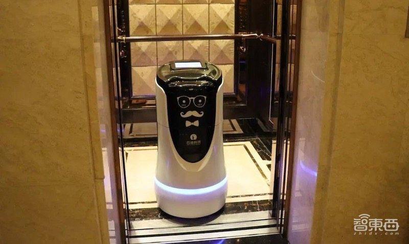 调查:酒店机器人服务员多地上岗!抗疫战里的“科技兵”