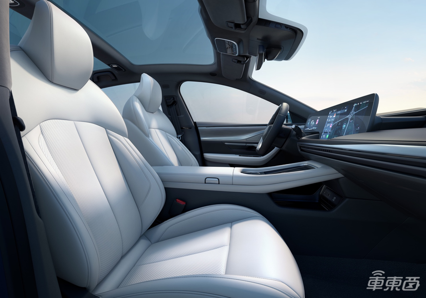 小鹏P7i上市，24.99万起！加装激光雷达，可端到端辅助驾驶