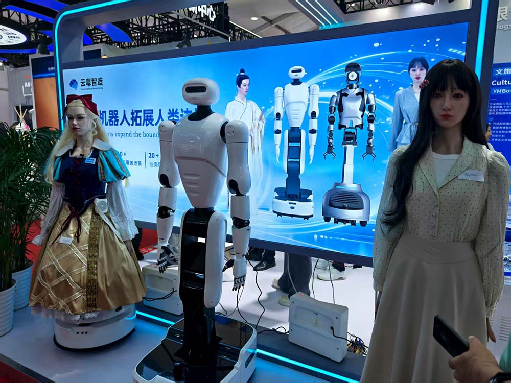 最貴97萬搬回家，人形機(jī)器人天團(tuán)涌入北京！暴走2萬步玩命逛完，亮點(diǎn)都在這了