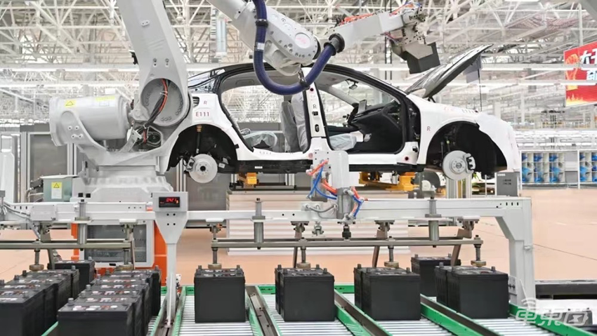 从共和国长子到新能源尖兵!揭秘一汽16年电动路