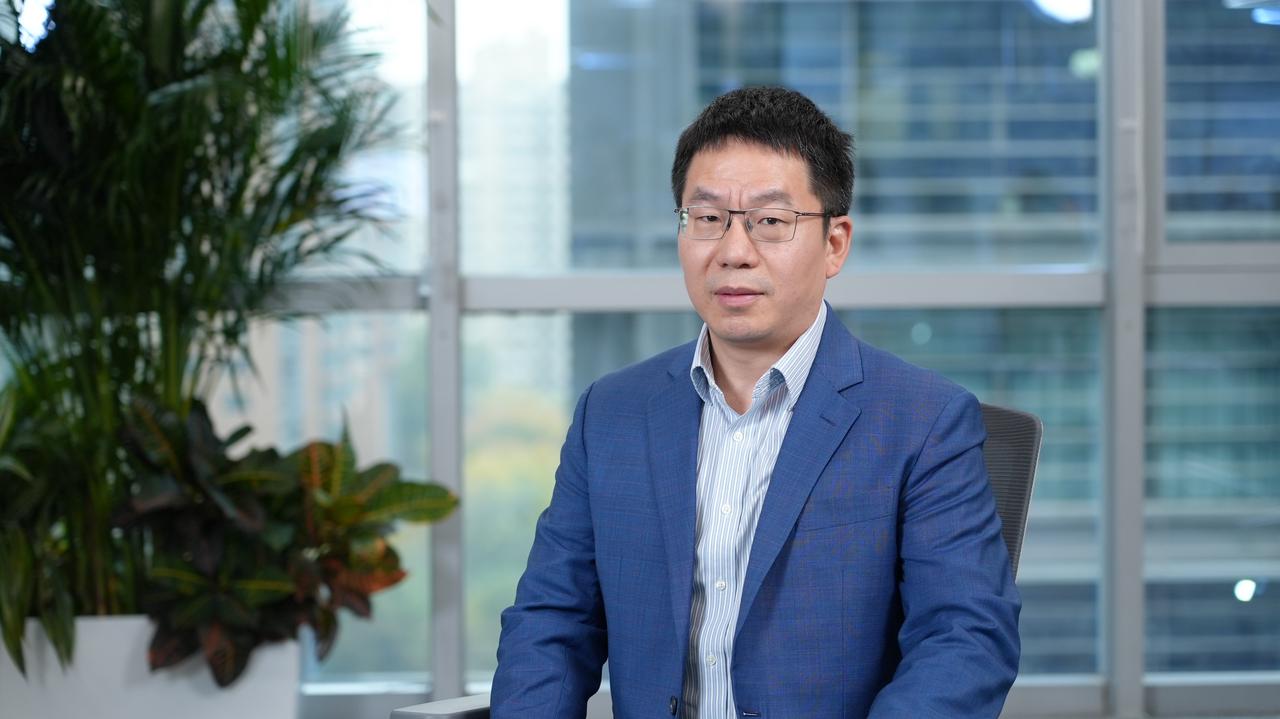 刚刚，“全球大模型第一股”上市了！盘中一度涨9%