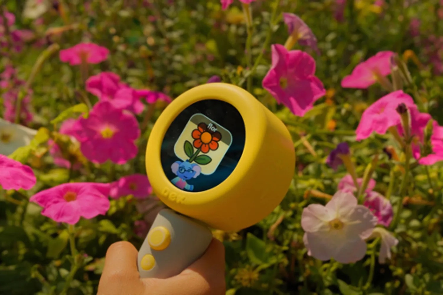 会飞的宠物、能通话的狗绳?直击CES 2026上最「不务正业」的AI发明