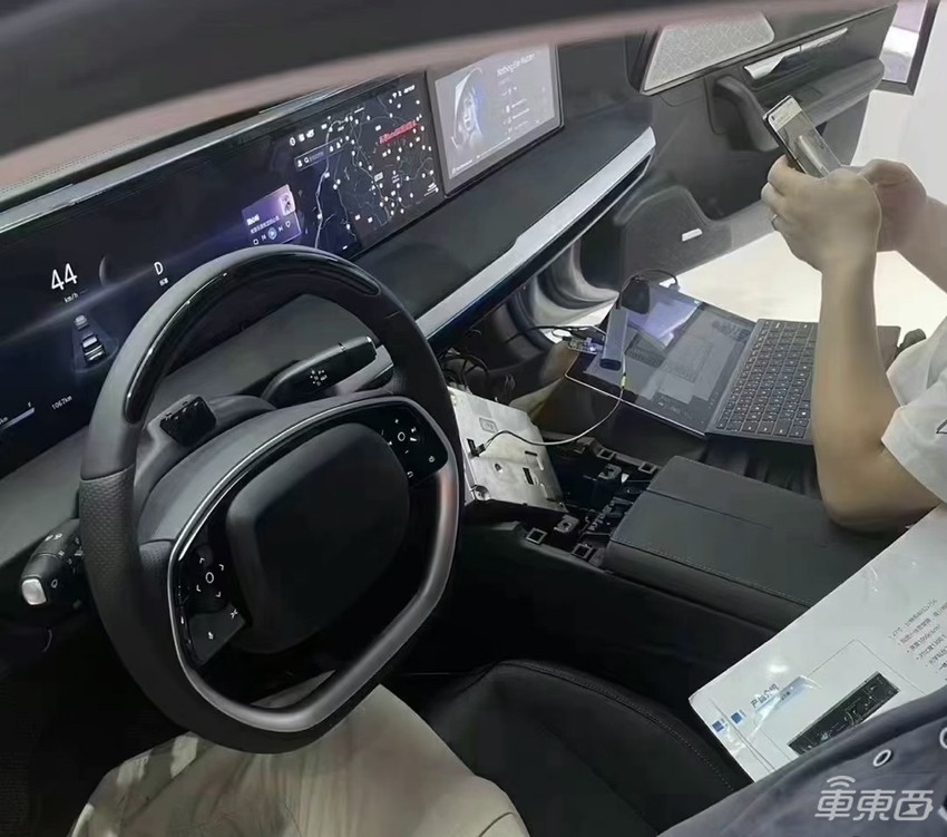 来,提前看一下新款小鹏P7