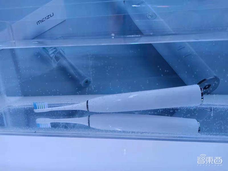 魅族年度最后一款旗舰机，大屏主打游戏体验，售价1999起