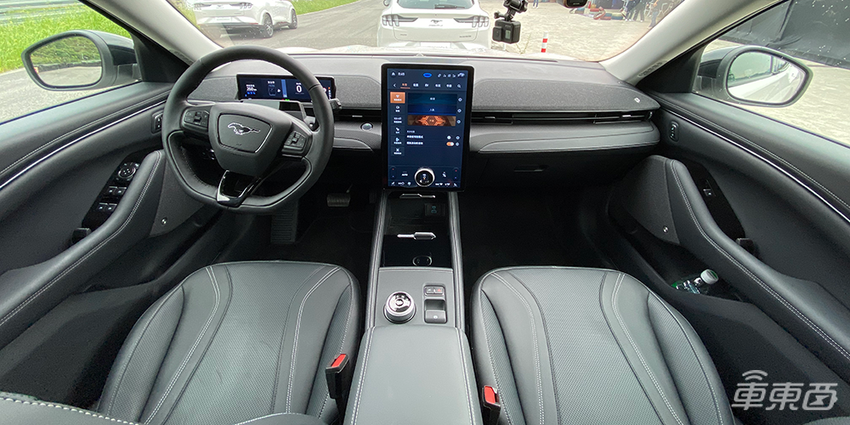 试驾福特野马纯电SUV：高性价比电动肌肉车！