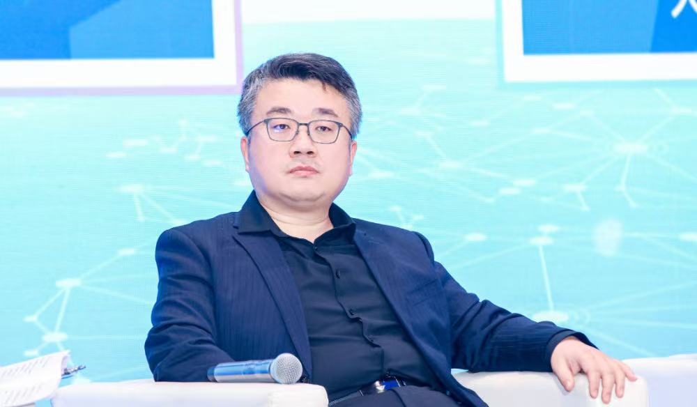 劉德兵說上限，劉知遠(yuǎn)講拐點(diǎn)：中國AI十年劇本被他們提前揭開了