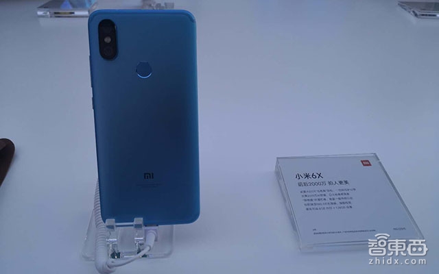 雷军在母校发布全面屏千元机 还说只赚5%的利润