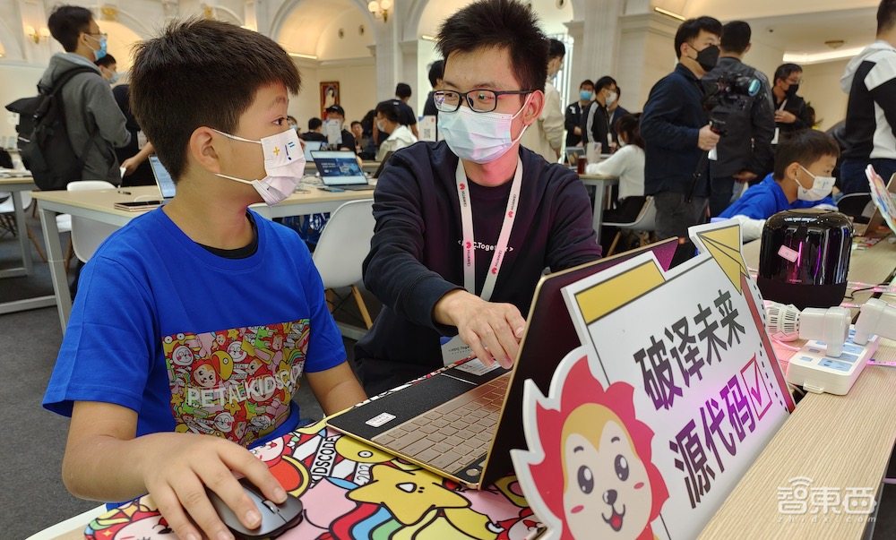 揭秘花瓣少儿编程:背靠鸿蒙生态,小学生也能成为智慧家庭小管家