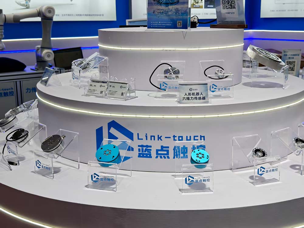 最貴97萬搬回家，人形機(jī)器人天團(tuán)涌入北京！暴走2萬步玩命逛完，亮點(diǎn)都在這了