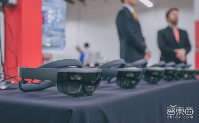 让我们看看建筑卡车企业如何用HoloLens办公