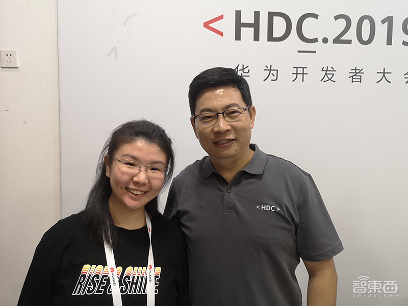 对话余承东：新老手机都能一夜升级为鸿蒙系统