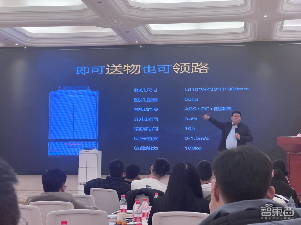 穿山甲机器人推出ChatGPT版迎宾机器人，售价9999元起，独家对话CEO宋育刚