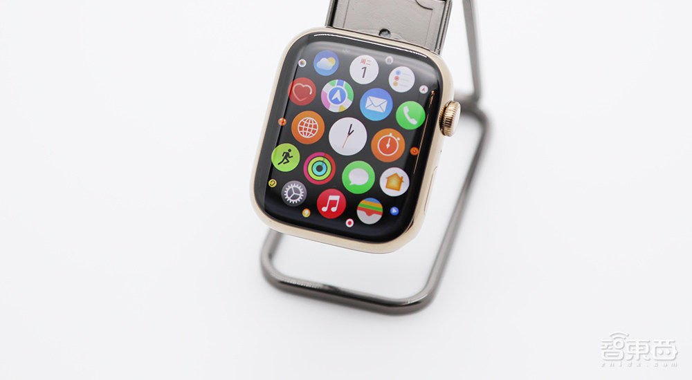 当Apple Watch走到第八代,已是一个腕上苹果小宇宙