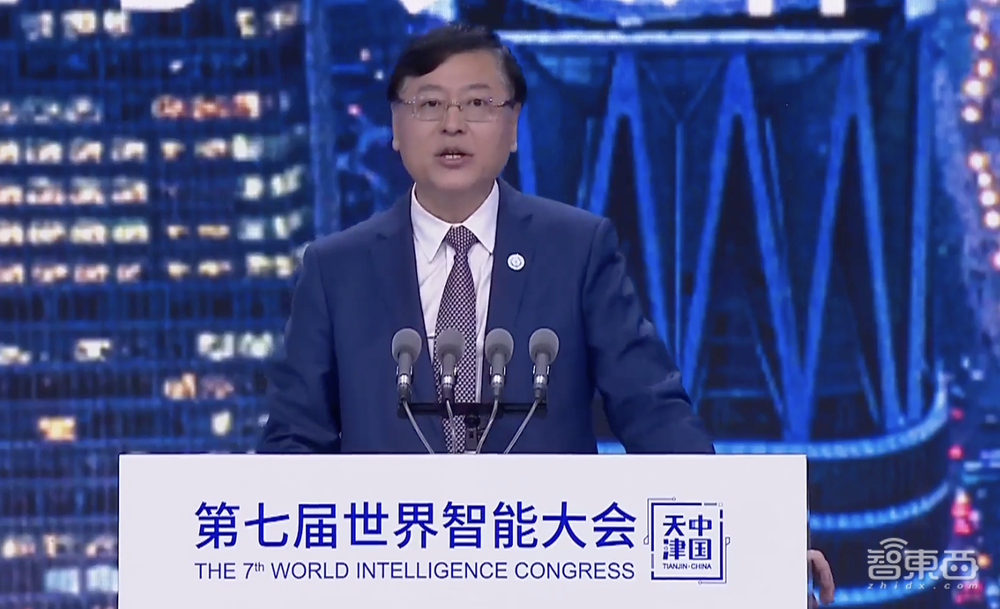 世界智能大会开幕看点:李彦宏刘庆峰周鸿祎热聊大模型,王坚回忆跟黄仁勋聊天