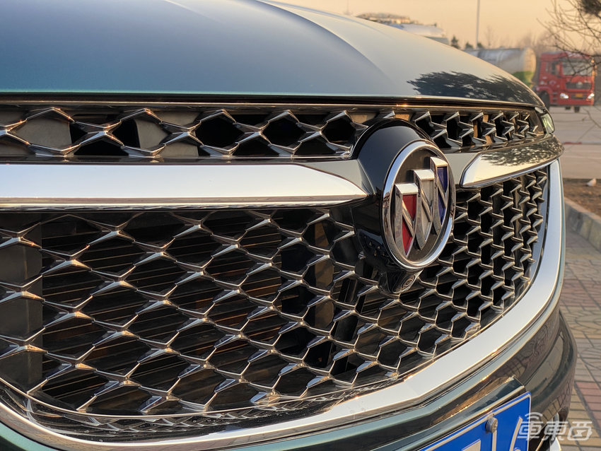 试驾别克旗舰SUV昂科旗 又大又好开,质感直追豪华车