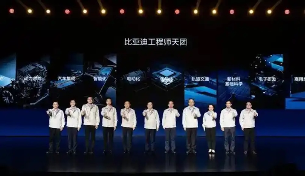 比亚迪终结特斯拉时代！全球纯电销冠易主，车市迎来“中国时刻”